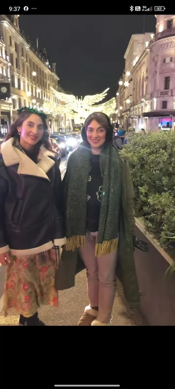 Вяра и Надежда от тризначките се хвалят: изкарали 10 000 лири от просия по Нова година