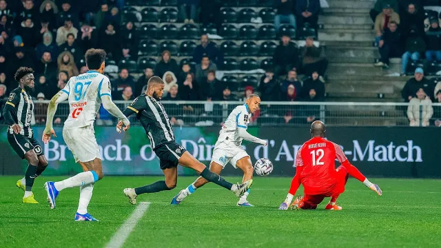 Марсилия помете Анже с 5:2 и взриви битката за подиума във Франция