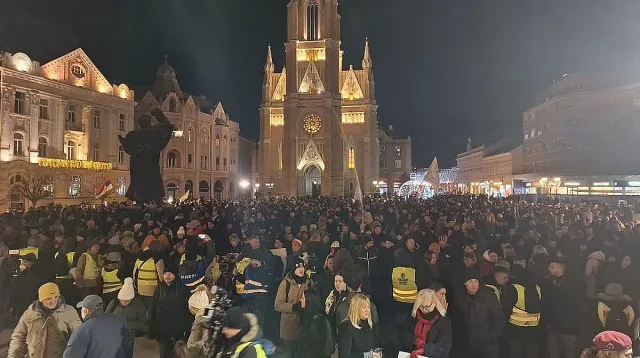 Нови Сад отново избухна! Хиляди сърби искат чистка на властта и избори