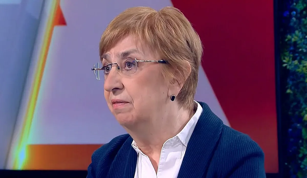 Михайлова за Радев: Оставката не освобождава автоматично поста