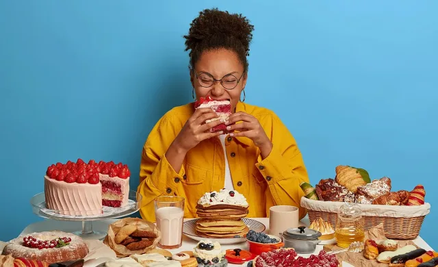 Защо все ви се яде сладко? Диетолози посочиха важна грешка