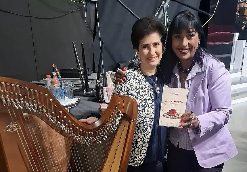 "Цвете от куршуми" – поезия и арфа в "Перото"