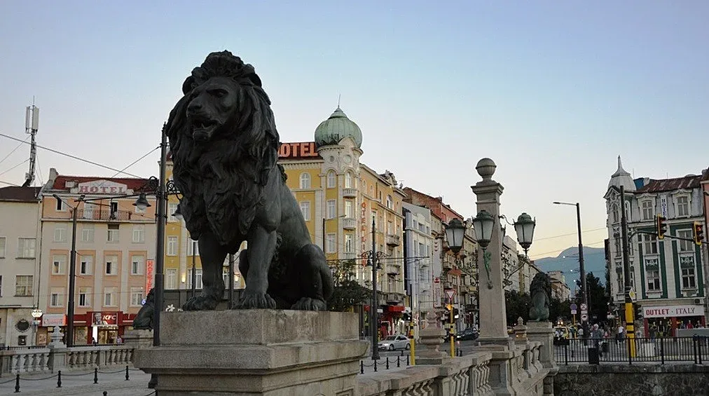 Масов бой на Лъвов мост! Софиянци в шок