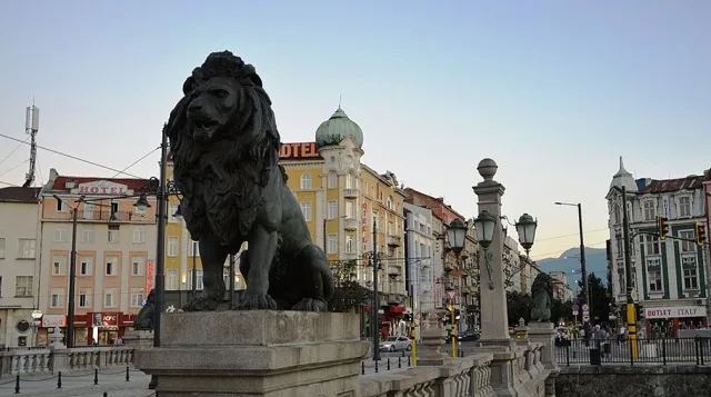 Масов бой на Лъвов мост! Софиянци в шок