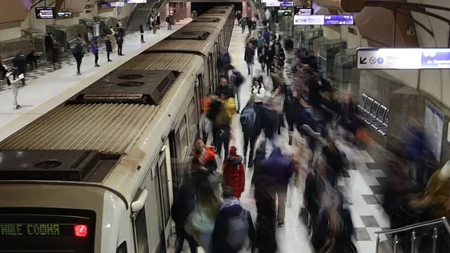 Промени в метрото. Част от влаковете спират