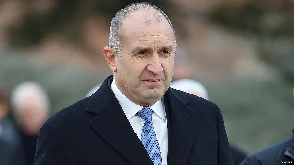 Политолози с варианти кога Радев ще каже: Ето ме!