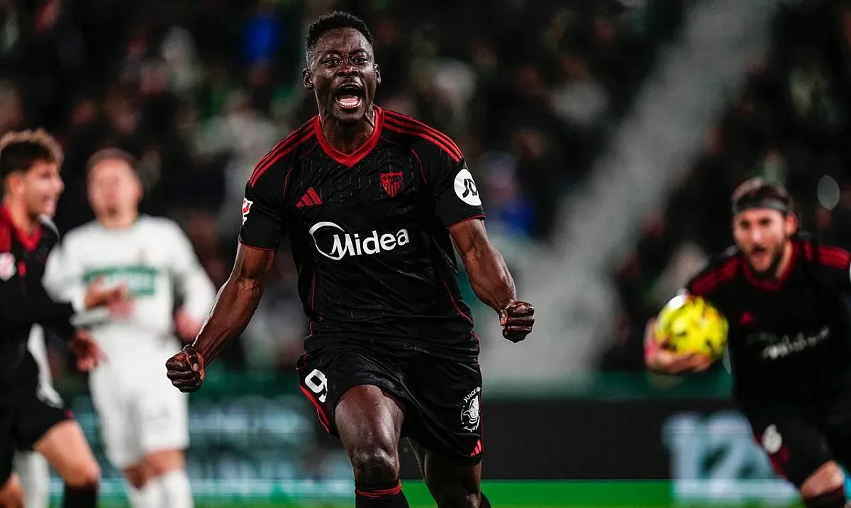 Два късни гола спасиха Севиля от нов срив в Елче