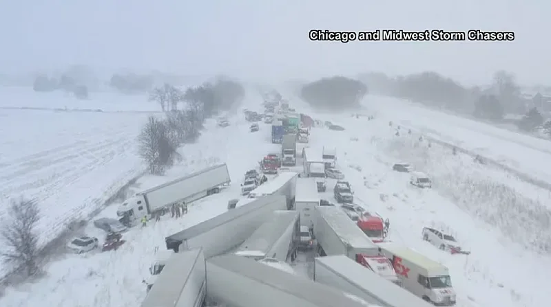 Невиждана катастрофа! 100 коли се нанизаха ВИДЕО