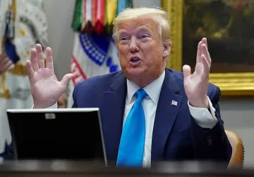 Тръмп разтресе европейските лидери преди да кацне в Давос. Уникални снимки