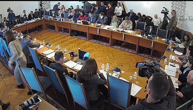 След 13 часа заседание! Големи промени с машините за вота