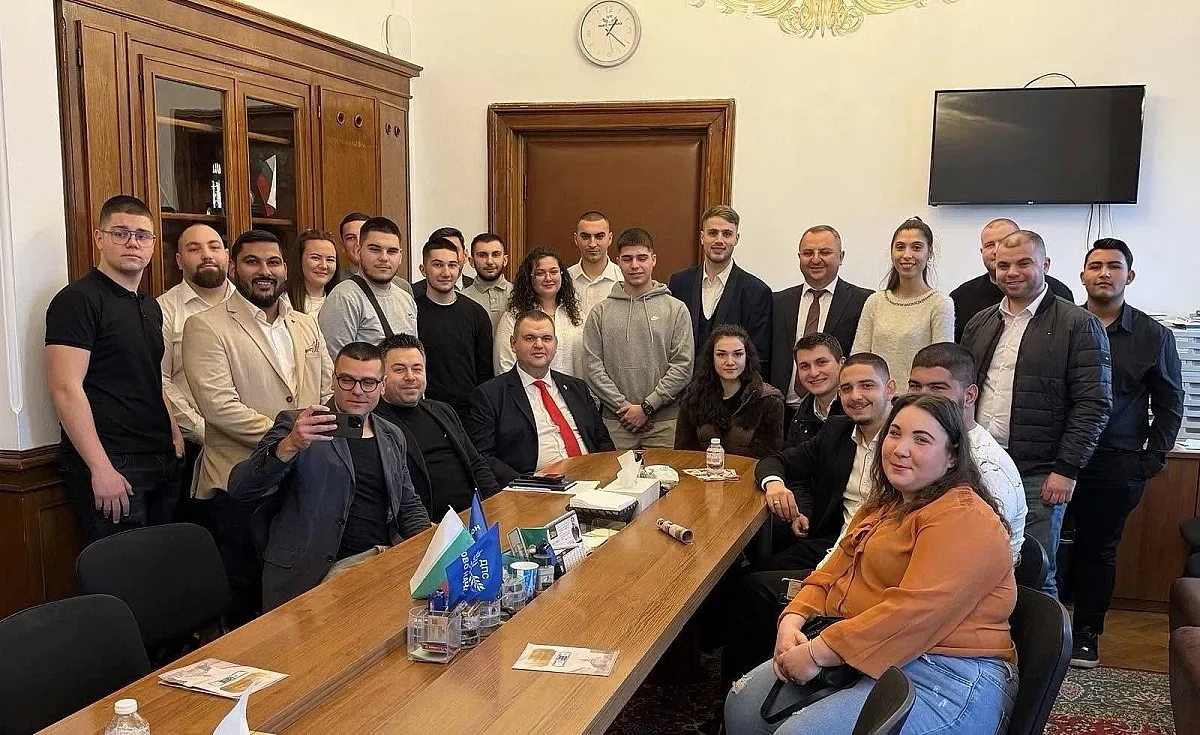 Пеевски се срещна с младежи от Стара Загора