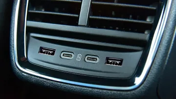 Опасна USB джаджа може да унищожи електрониката на автомобила