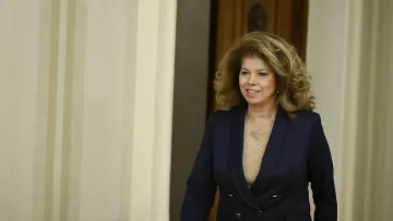 Ето кога Йотова става президент. Изпраща Радев