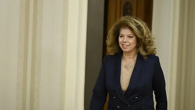 Ето кога Йотова става президент. Изпраща Радев