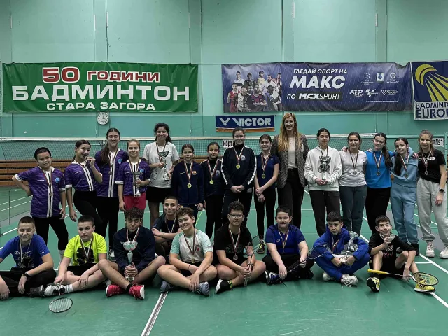 Ученически игри по бадминтон: спортен дух и успехи в Стара Загора