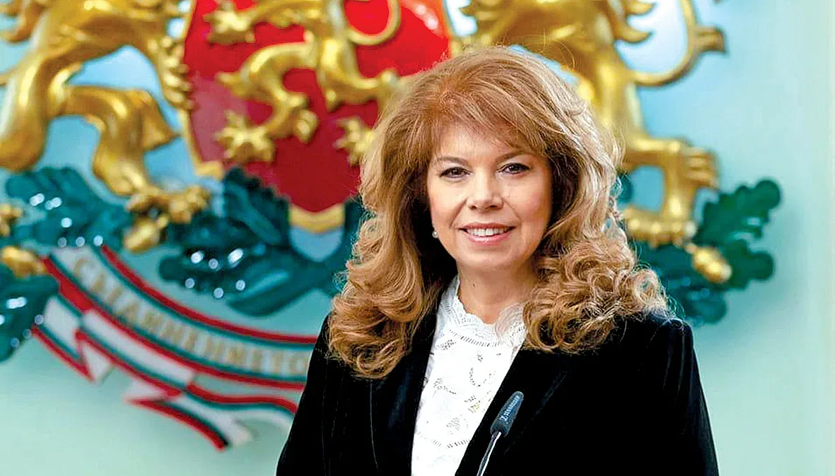 Тя е! Първата жена президент на България
