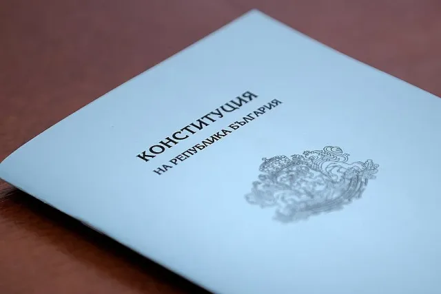 Конституционният съд се произнася по оставката на Радев