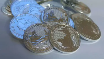 Среброто атакува 100 долара и разтърси пазарите