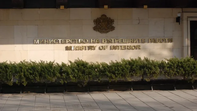 Стари вътрешни министри се хванаха за гушите за служебния пост