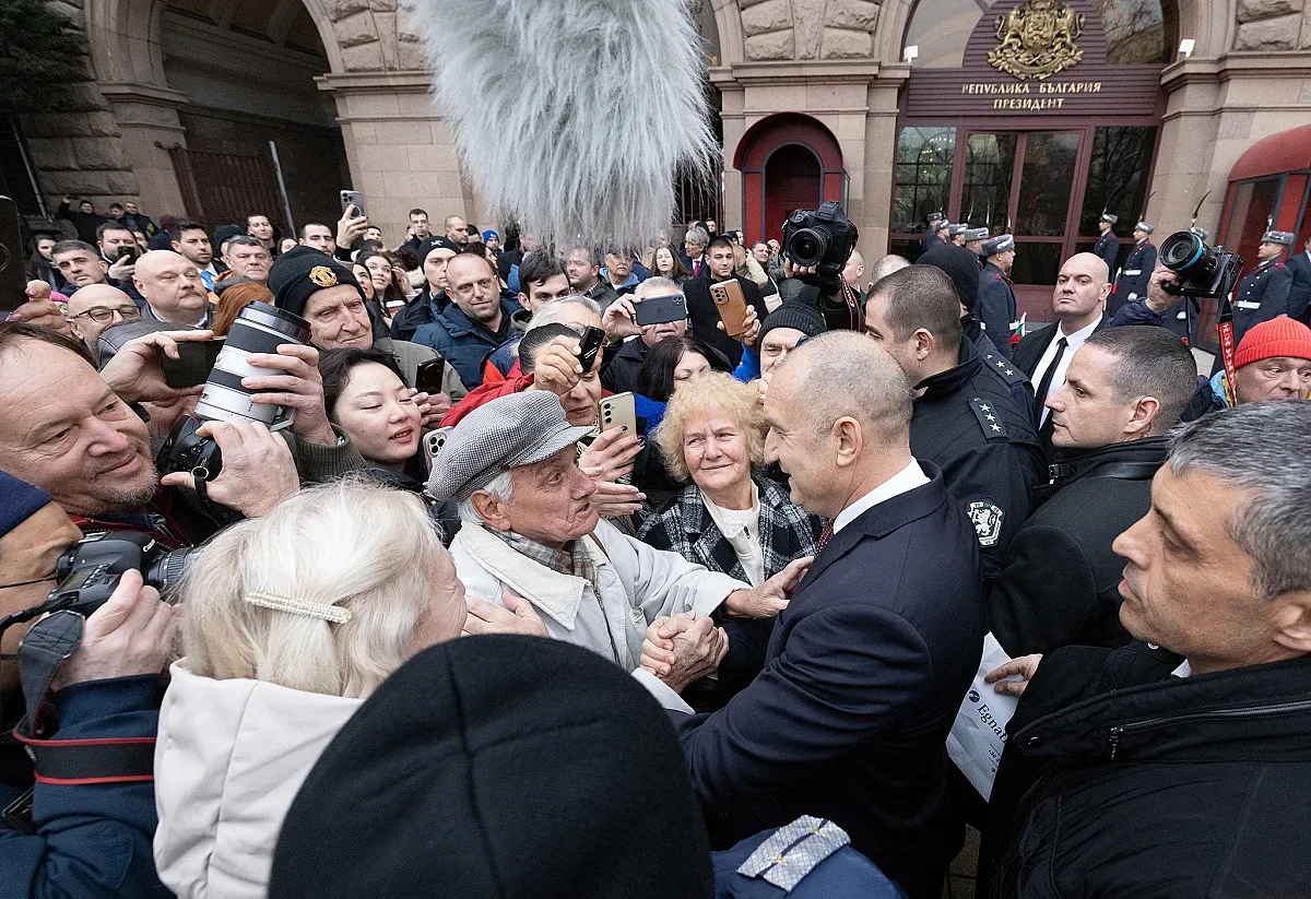 Най-верните си тръгнаха заедно с Радев