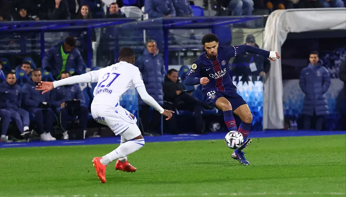 Пари Сен Жермен се върна на върха след трудна победа над Оксер