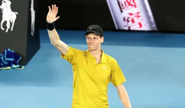 Крампи, затворен покрив и обрат - Синер оцеля в австралийския пек