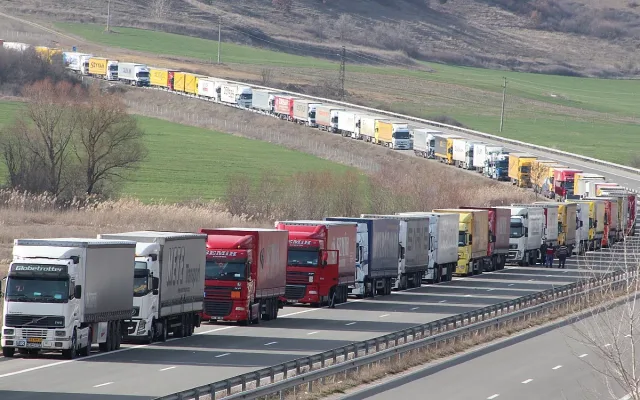 Кошмар на границата със Сърбия. Зловещи блокади