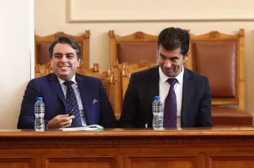 Нагли в безсилието: ПП помпа сринат рейтинг с изтърканата плоча по "Магнитски"