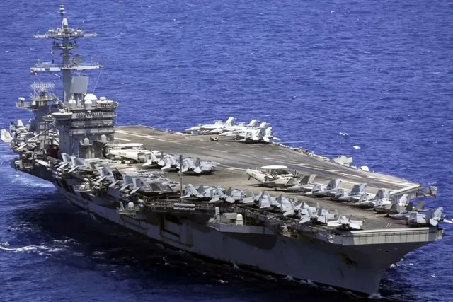 Напрежение! Стоманеният остров на САЩ доближи Иран