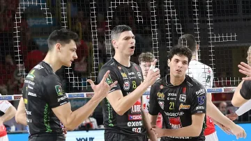 Алекс Николов помете Европа с Лубе