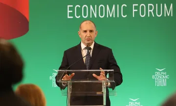 Радев: България плаща цената на прибързаното влизане в еврозоната