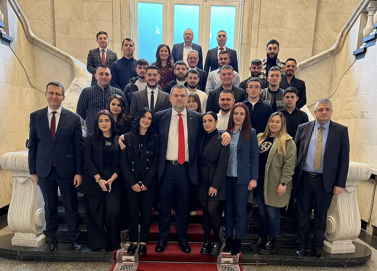 Делян Пеевски се срещна с младежи от Пловдив, разгледаха Музея на Сглобката