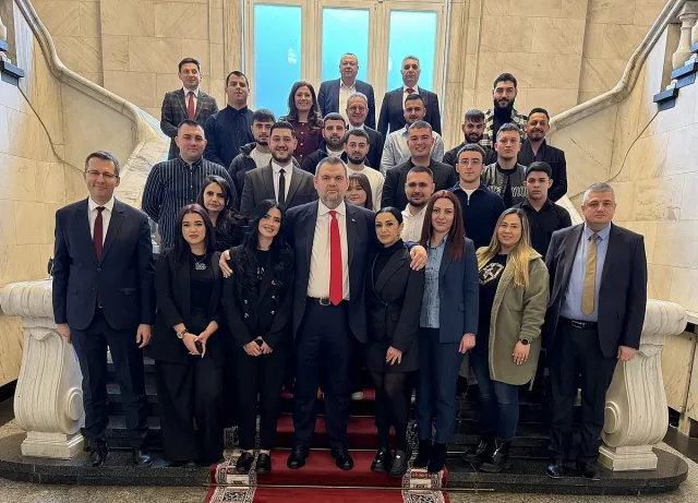 Делян Пеевски се срещна с младежи от Пловдив, разгледаха Музея на Сглобката