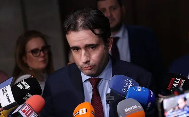 Коалицията се пропуква! ДБ отхвърли ултиматума на Асен Василев