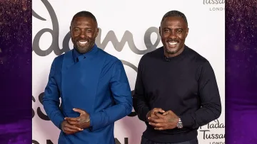 Машината сбърка човека! Восъчната фигура на Идрис Елба отключи телефона му