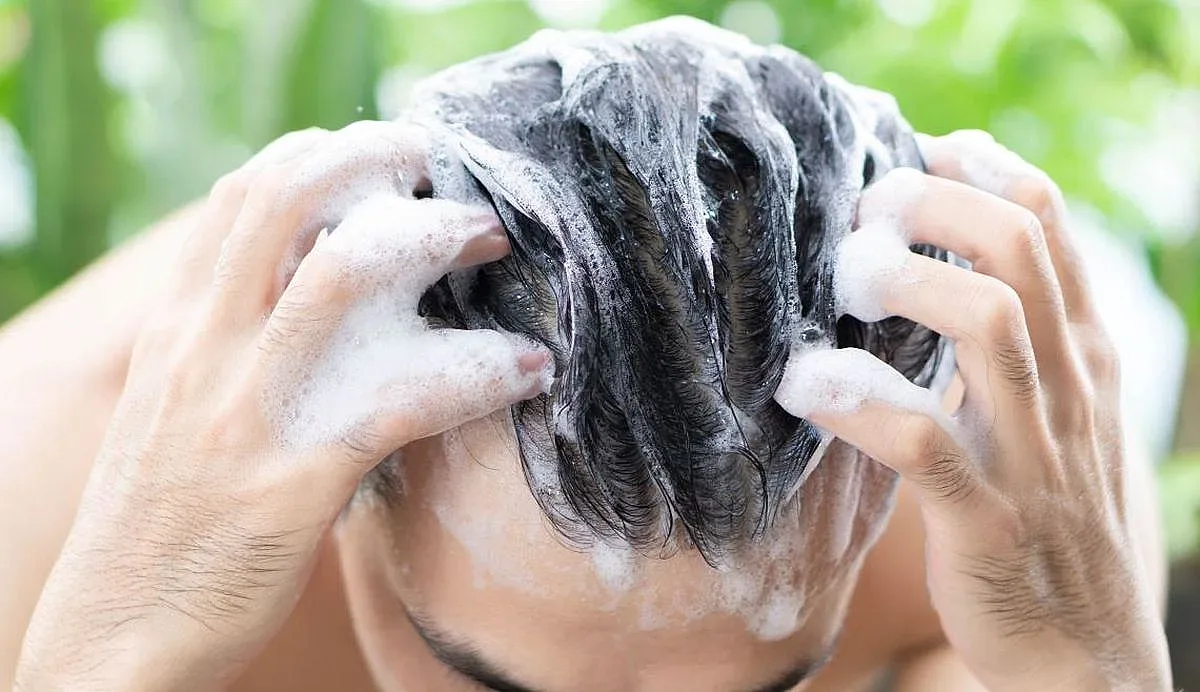 Колко често да мием косата? Дерматолог сложи точка на спора