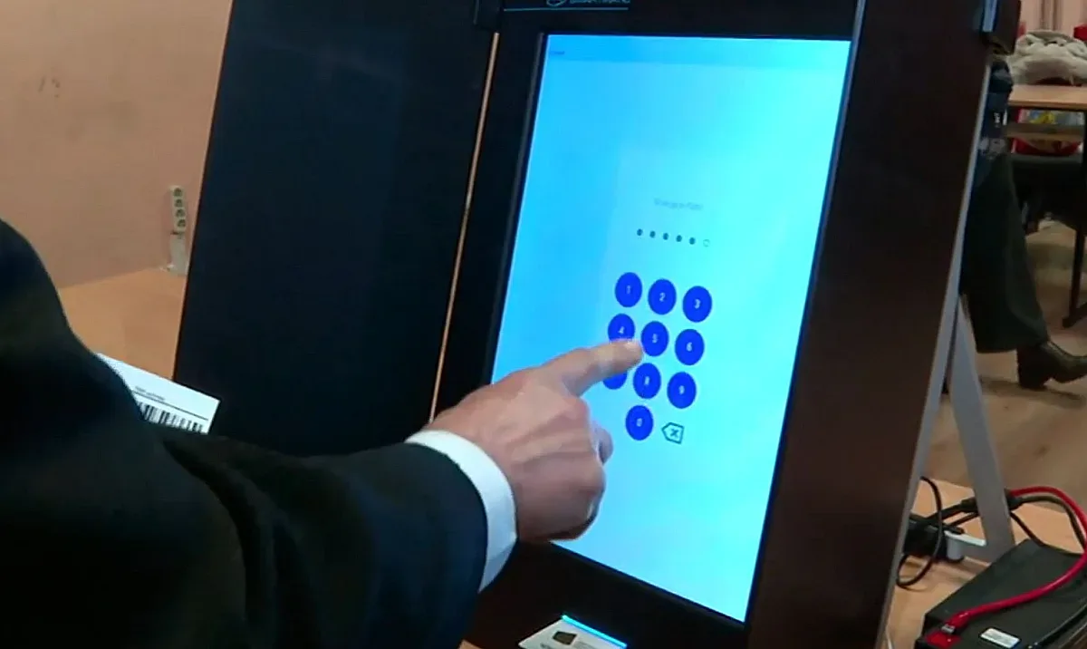 До 20 секции и дълги опашки. Нова буря около изборите в чужбина