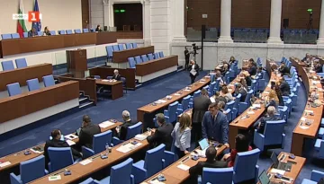 Парламентът обсъжда два законопроекта за промени в Изборния кодекс