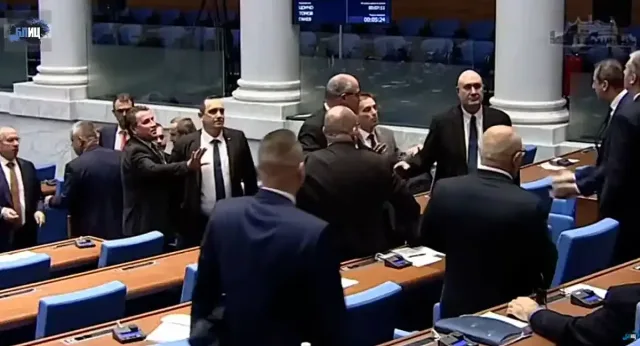 Напрежение! Депутати скочиха на бой 