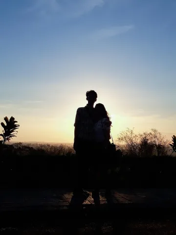 Жестоко. 140 удара с камшик за прелюбодейци в Индонезия