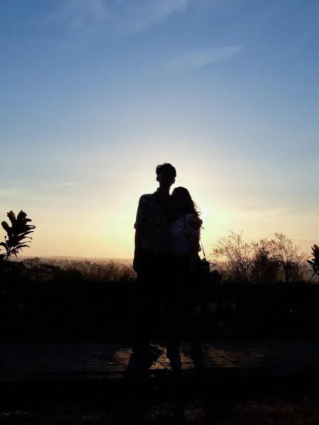 Жестоко. 140 удара с камшик за прелюбодейци в Индонезия