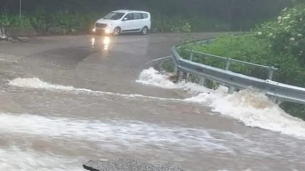 Още една река направи голяма беля. Шофьори на тръни