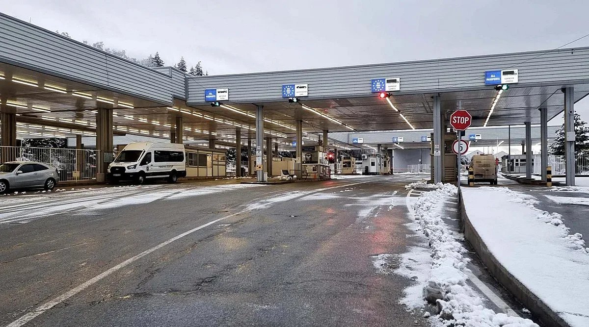 Вдигнаха блокадата на границите със Сърбия и Македония, трафикът тръгна