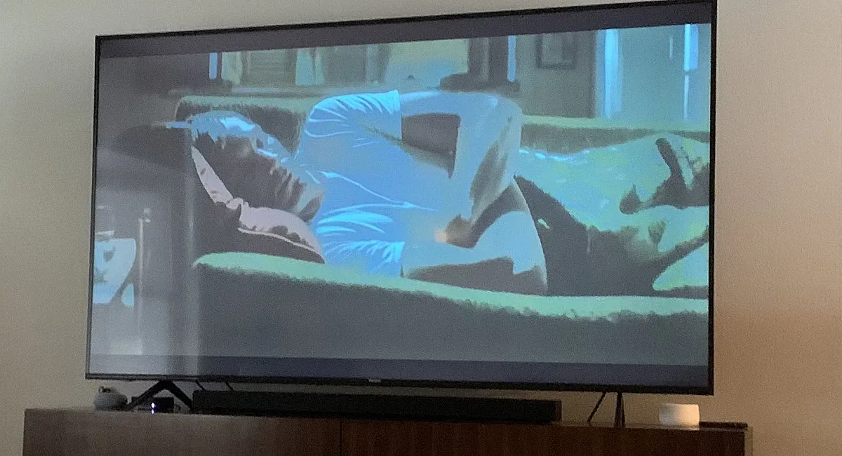 Златно правило бори размазаната картина на телевизора