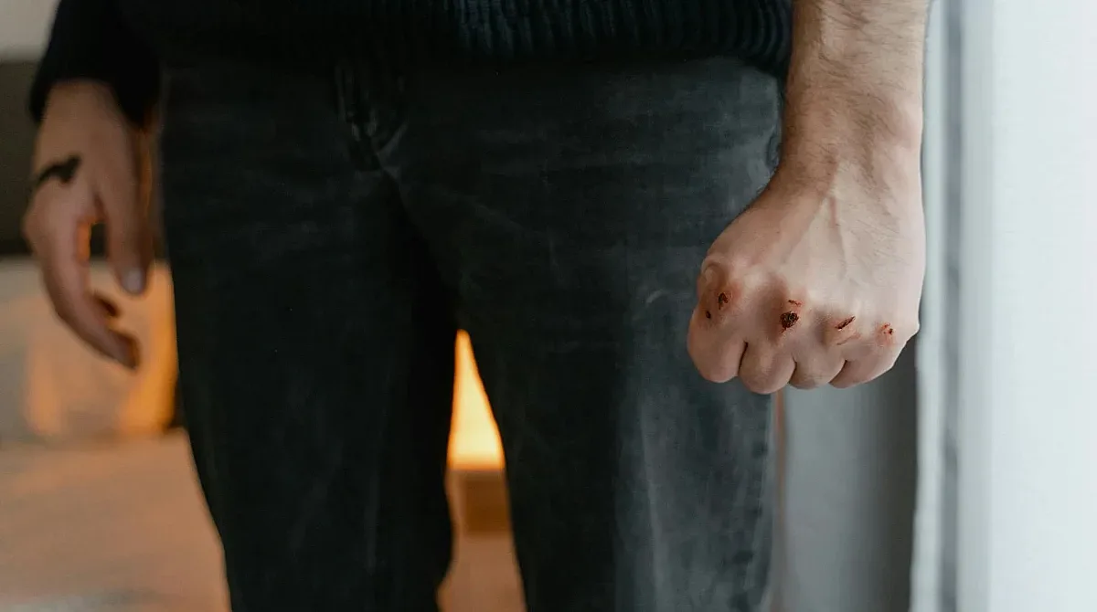 Сводник в ареста. Принуждавал 20-годишна да проституира в София