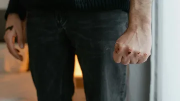 Сводник в ареста. Принуждавал 20-годишна да проституира в София