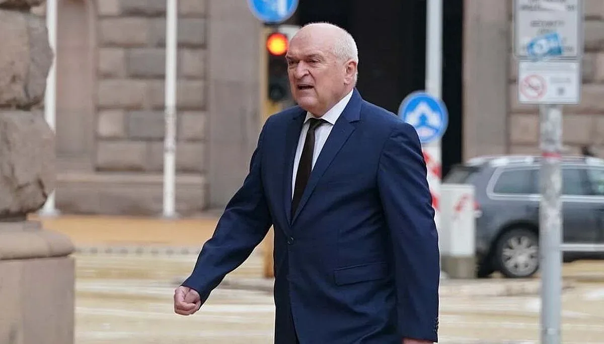 Изненада! Йотова не посрещна Главчев на входа на президентството