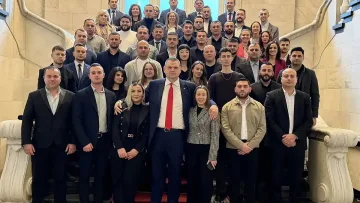 Пеевски се срещна с младежи от Кърджали, показа им Музея на сглобката СНИМКИ