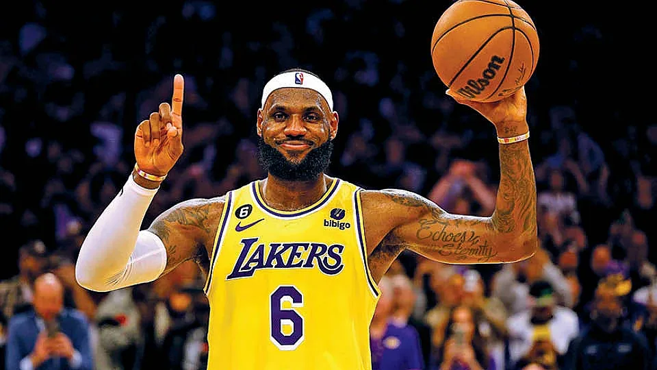 Суперзвездата Леброн Джеймс приключва с приказката