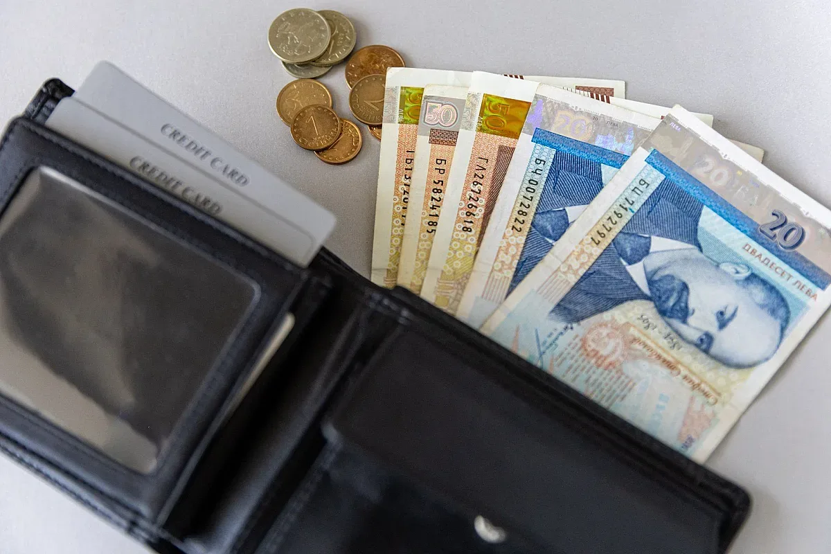 Последни часове с левове в портфейлите